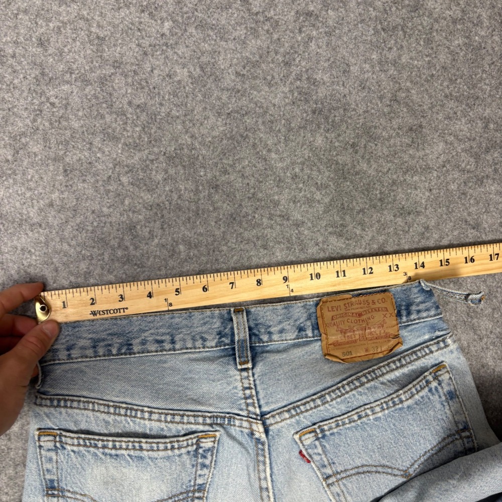 Levis 501 Mens Light Wash Straight Leg Button Fly Denim Jeans 32x32 Vintage - Picture 5 of 7